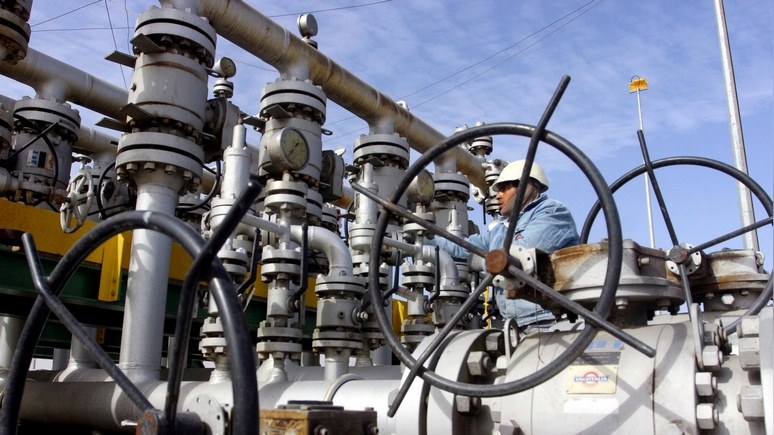 Bloomberg: Саудовская Аравия сорвала встречу по сокращению добычи нефти