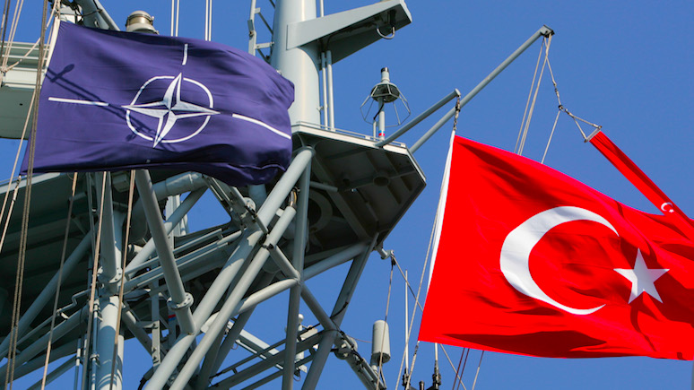 Polityka: Отбив Турцию у НАТО, Путин сможет заслуженно уйти на пенсию
