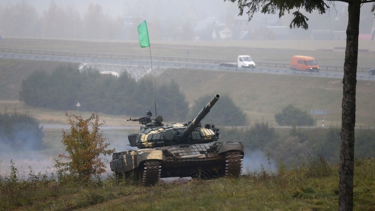 Balkan Insight: Навязанные Россией танки и самолеты влетят Сербии в копеечку