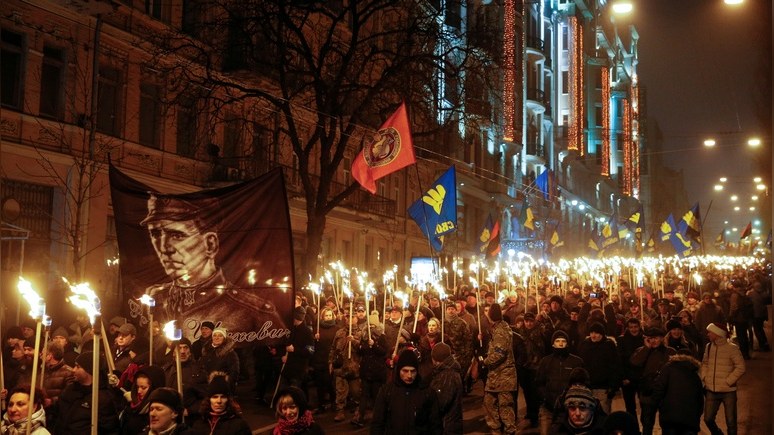 1+1: на Украине день рождения Бандеры отметили факельными шествиями
