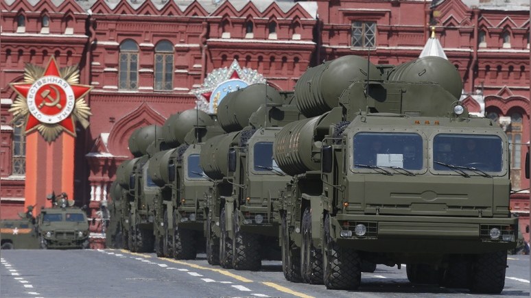 Daily Mail: Путин укрепляет оборону Москвы «Триумфами» — готовится к войне