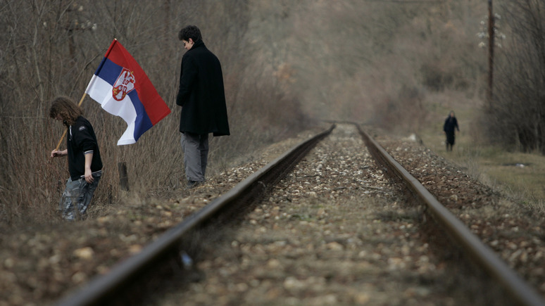 BBC: поезд с надписью «Косово — это Сербия» не пустили в Митровицу из-за «провокации»