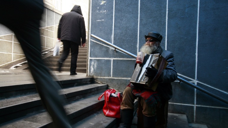 Berlingske: бедность угрожает разорвать «контракт» россиян с властью 