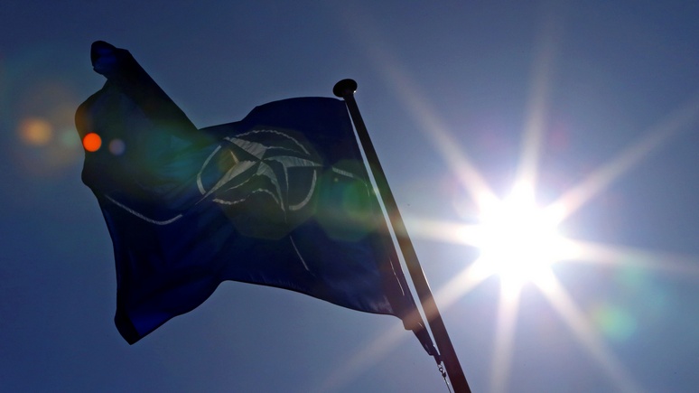 Премьер-министр Черногории: мы стремимся в НАТО не назло России
