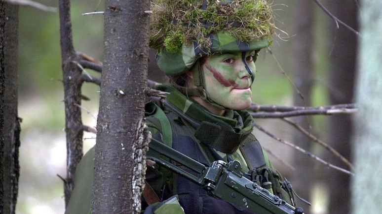 SR: шведскую армию усилят слабым полом в целях эффективности и равноправия