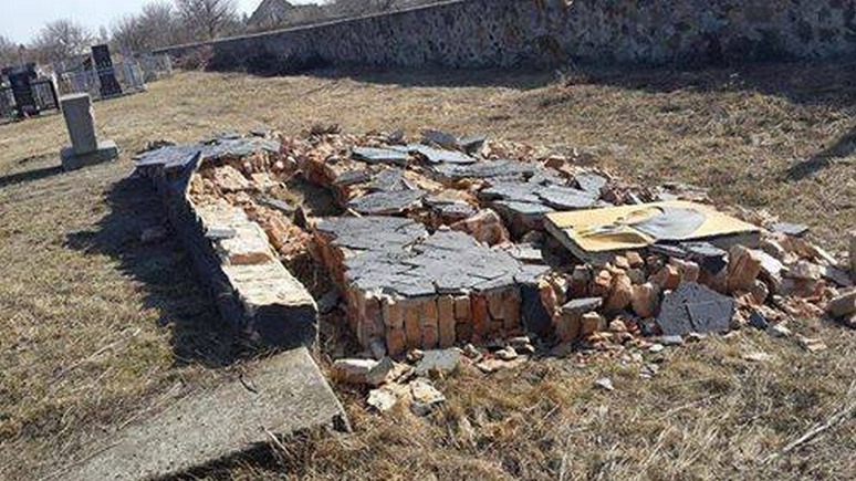 УП: украинский мемориал жертвам холокоста разрушился по естественным причинам