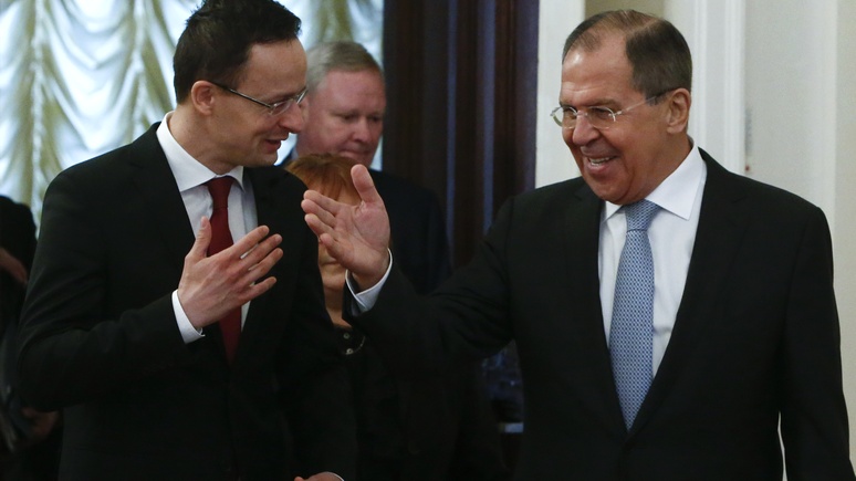 Bloomberg: хотя Венгрии не по душе антироссийские санкции, вето не будет 