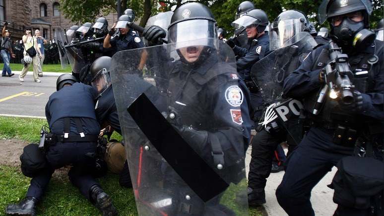 Укринформ: Канада обучит украинских полицейских самозащите