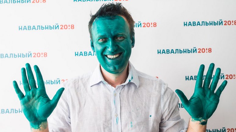NYT: образ «зелёного человечка» сыграл Навальному на руку