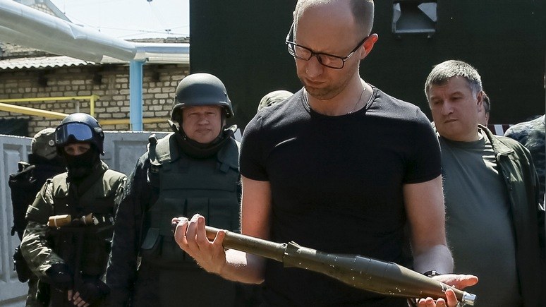 Яценюк — о заочном аресте российским судом: «Кремль пробил очередное дно»