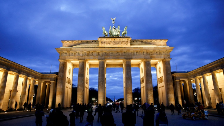 Berliner Zeitung удивило нежелание Берлина украшать Бранденбургские ворота российским триколором