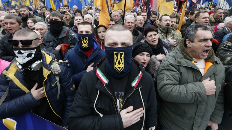 Вести: киевские радикалы кулаками учат рестораны говорить по-украински