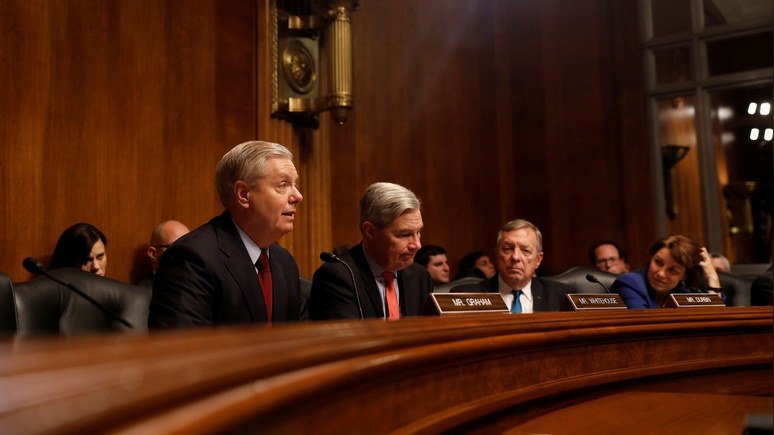 Bloomberg: сенаторы ужесточат санкции против Ирана, а заодно и России