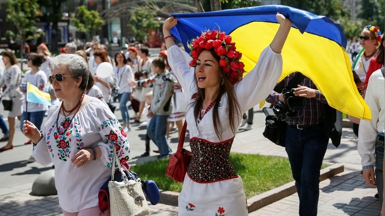 Опрос: всего 24% украинцев считают русский язык основным