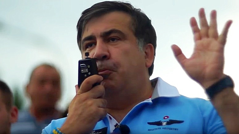 Dnepr24: пламенную речь Саакашвили в Кривом Роге остудили яйцами и зелёнкой 