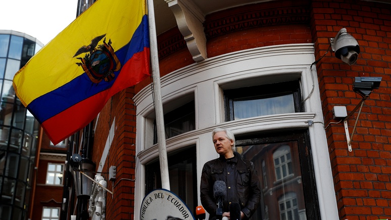 Журналист Times призвал Лондон порвать с Эквадором — чтобы добраться до Ассанжа 
