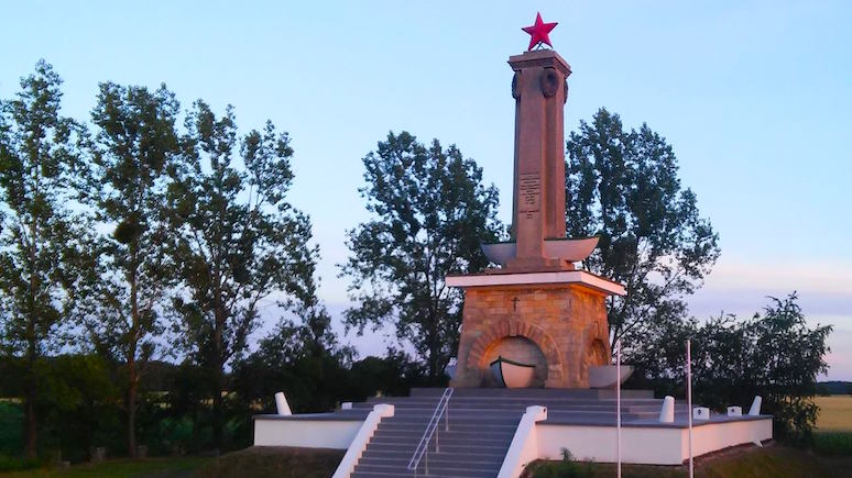Wyborcza: Варшава хочет снести только что отреставрированный советский памятник