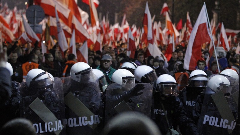 NOZ: за стремление к диктатуре ЕС пригрозил лишить Польшу денег