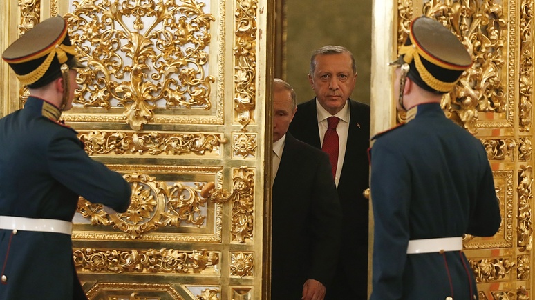 El Periódico: Эрдоган сближается с Россией, разозлившись на «лицемерного западного друга»