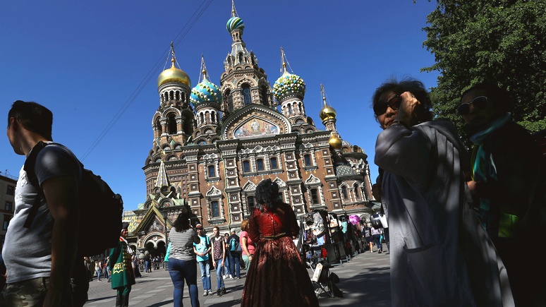 Times: китайские туристы оживляют теневую экономику в России