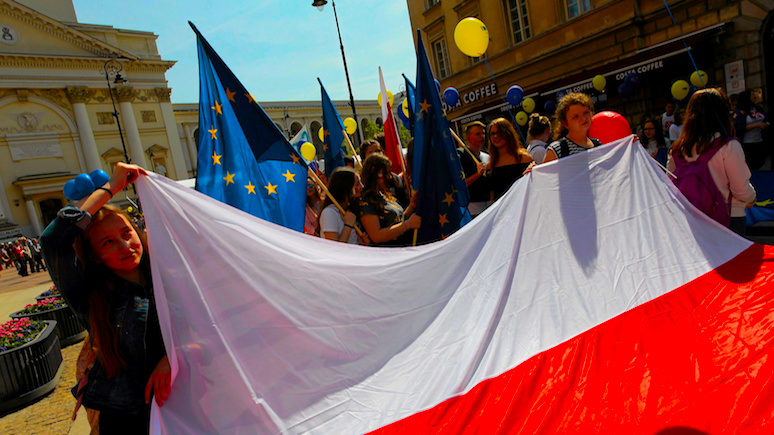 Rzeczpospolita: ссорясь с ЕС, Польша забывает о «главном враге»