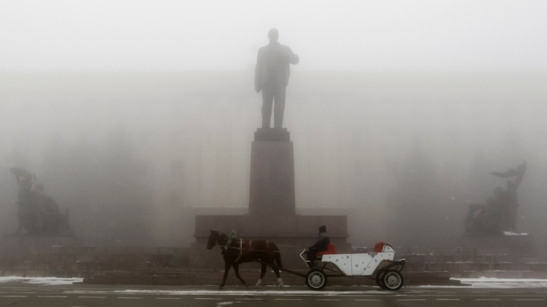 Леннон вместо Ленина: Киев отчитался о сносе всех памятников вождю революции, которые нашёл