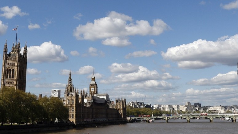 DT: британские полицейские выяснили, защищён ли парламент от террористов
