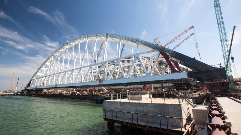 Daily Mail: выше Биг-Бена — в России возвели первую арку Крымского моста 