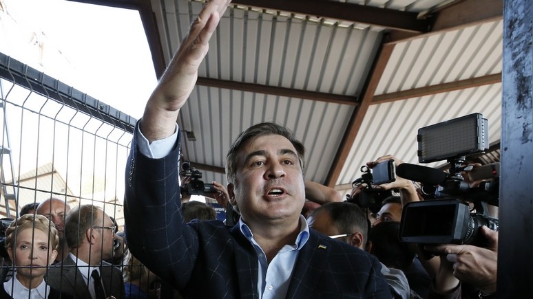 Independent: история «похода» Саакашвили на Киев удивительна даже по украинским меркам