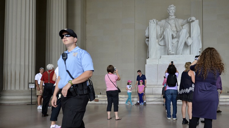 Tengri News: Нурик оставил «привет» памятнику Линкольну в Вашингтоне