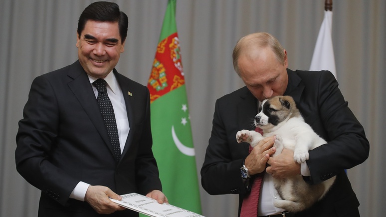 Daily Mail: Путин расцеловал подарок туркменского лидера