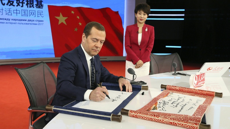 Sina: Медведев в Пекине пообещал расширить китайский безвиз 
