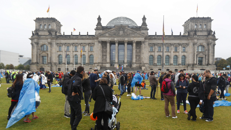 Tagesspiegel: празднования Великого Октября в Берлине завершились «штурмом» Рейхстага 