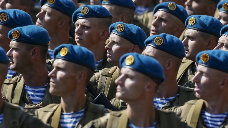 Корреспондент: Украина отказалась от «советского» Дня ВДВ и голубого берета