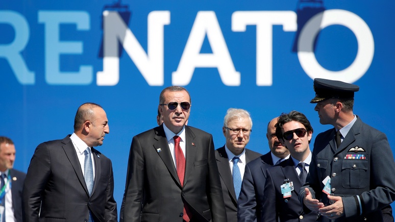 DWN: «вражеское» НАТО в Турции не считают незаменимым