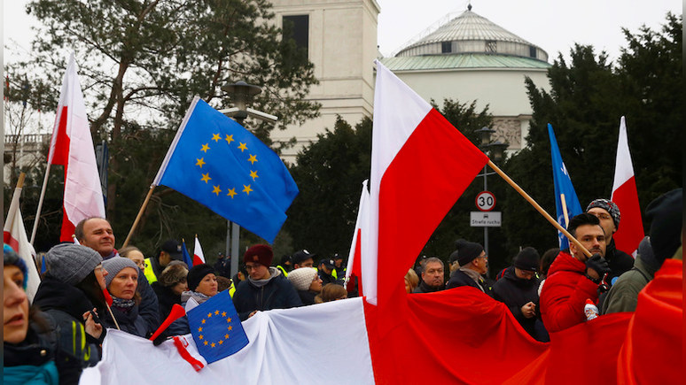 Rzeczpospolita: чем больше Европа говорит о санкциях, тем больше поляков думают о выходе