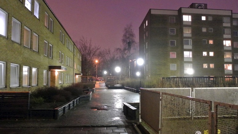 DM: «Не ходите поздно вечером» — шведы возмущены борьбой полиции с изнасилованиями 
