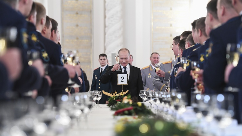 Zeit: «талантливый иллюзионист» Супер-Путин вернул россиянам веру в свою страну