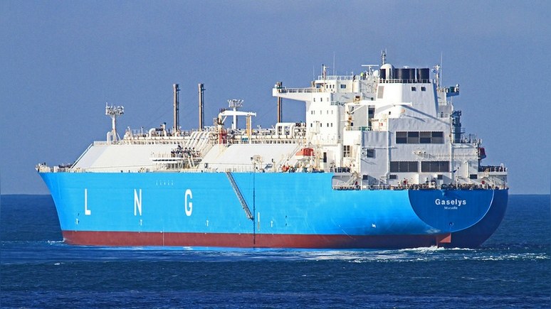 Bloomberg: танкер с российским газом развернулся, не доплыв до США