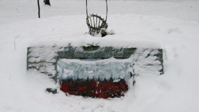 В Харькове раскрасили памятник УПА в цвета польского флага