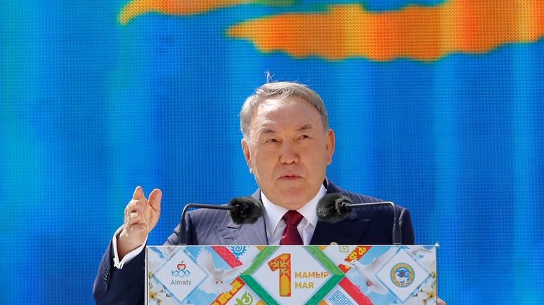 EurasiaNet: Назарбаев снова изменил казахский алфавит