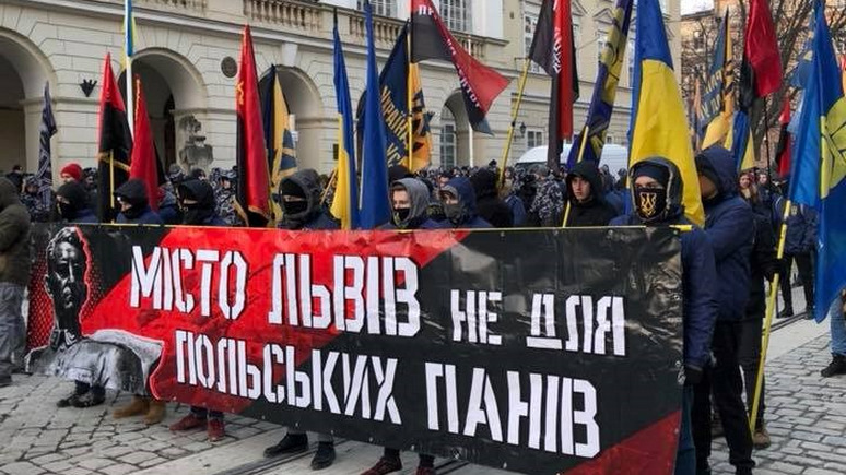 СТРАНА.ua: украинские националисты вышли на улицы Львова с антипольскими лозунгами