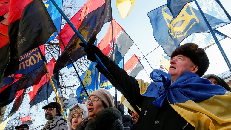 Корреспондент: за десять лет поляки разлюбили украинцев