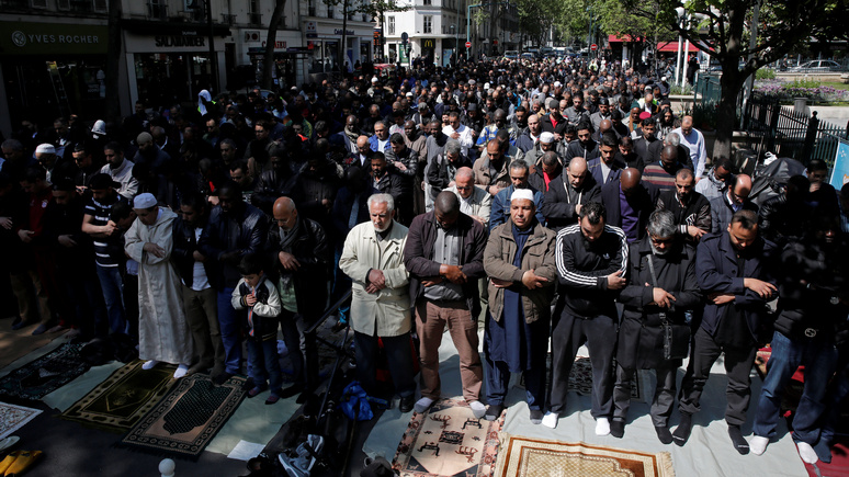 Le Figaro: «мультикультурный» подход к мигрантам противоречит идеям Французской Республики