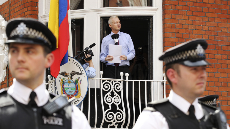 Washington Post: посольство Эквадора снова отключило Джулиану Ассанжу интернет