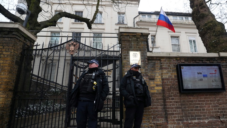 Daily Mirror: россиян просят воздержаться от поездок в «русофобскую Британию» 
