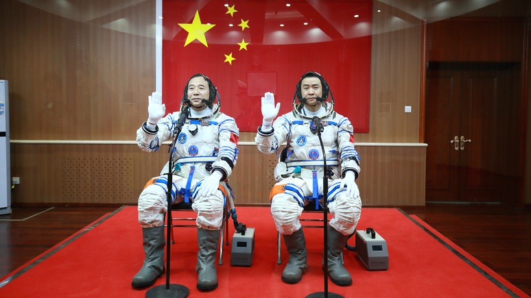China Daily: Китай подбирает космонавтов для своей первой космической станции  