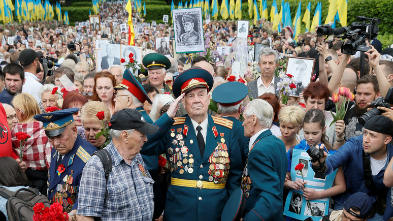 СТРАНА.ua: «Бессмертный полк» и День Победы превратились в Киеве в форму протеста