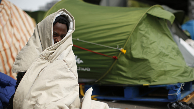 Le Figaro: палаточный лагерь мигрантов настраивает парижан против «беспомощных» властей