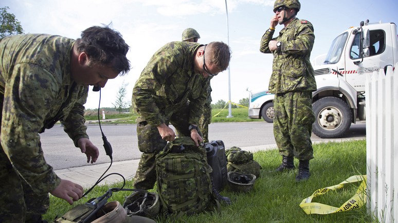 Армейский секонд-хенд: солдат в Канаде обязали сдать рюкзаки и спальники из-за их нехватки